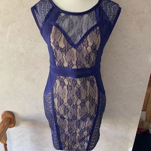 Stretchy dress, with flattering lace pattern
